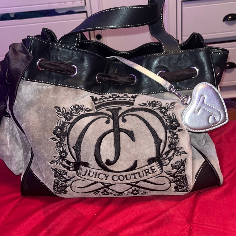 SOLD🫶🏻Juicy couture grey day dreamer
